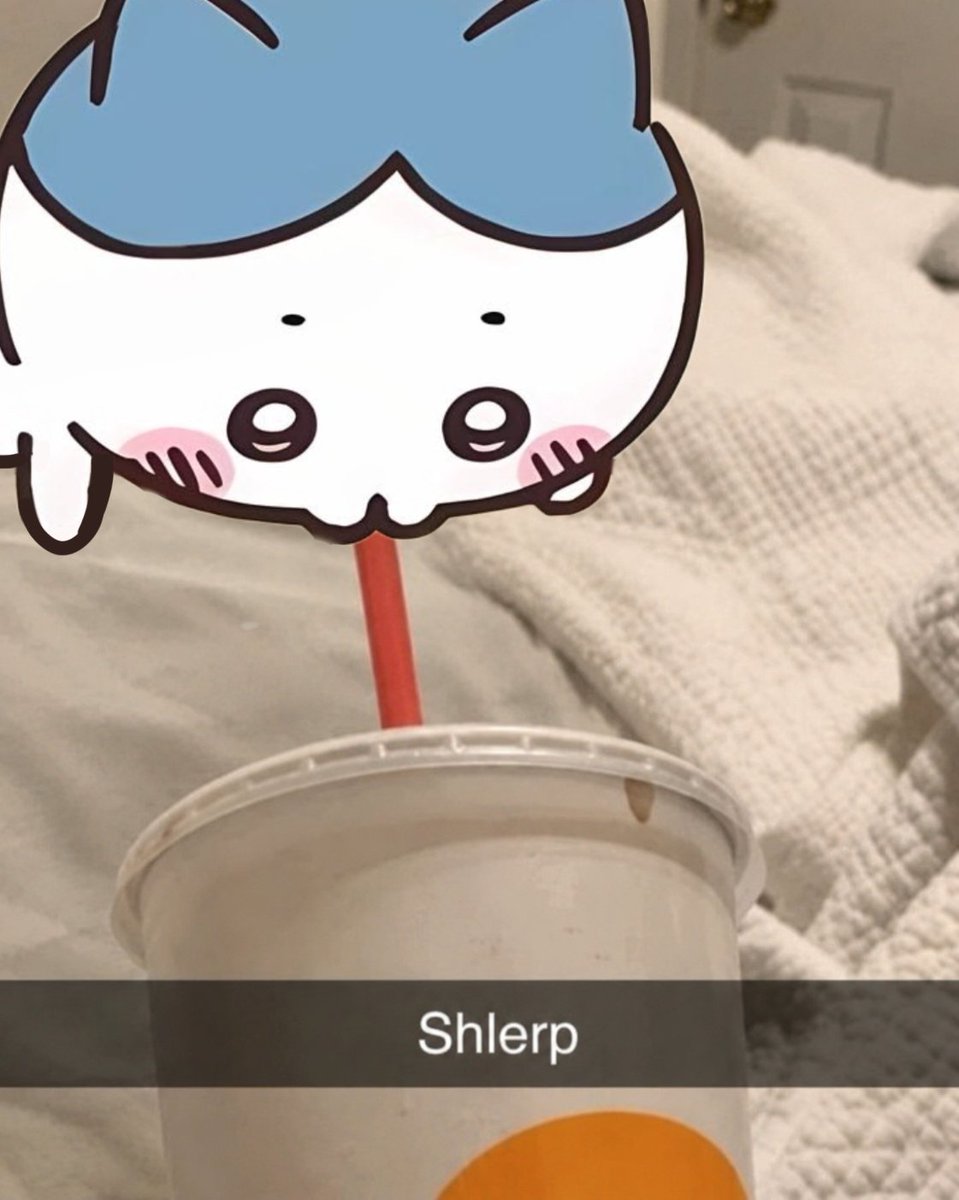 OomfieLoomfie's tweet photo. Hey kitty, u can have sum of my soda https://t.co/F5gbEGl73r