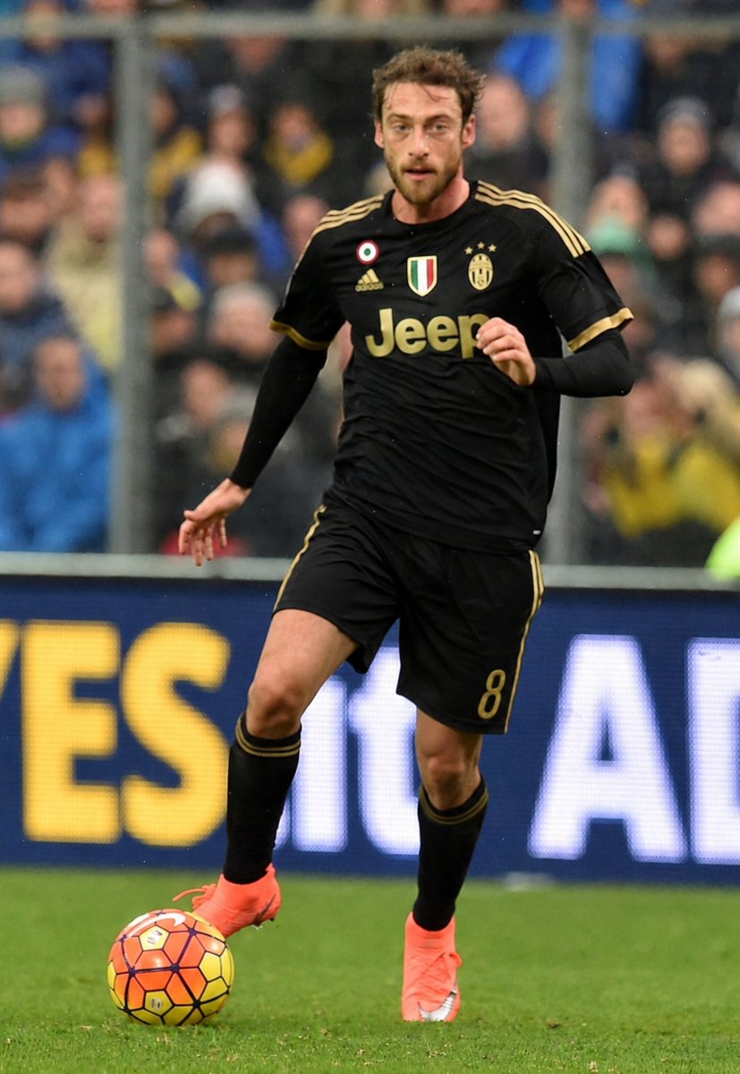 theFJEN's tweet photo. Claudio Marchisio and Davide Marchisio, father and son, wearing the same Juventus kit 10 years apart.

This is just beautiful. 🖤✨ https://t.co/k90y4LKIC0