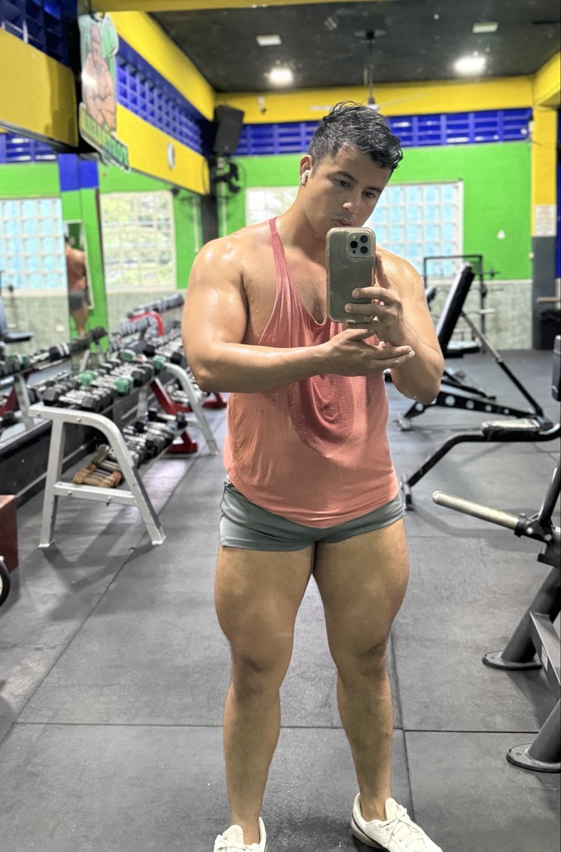 Hacop93's tweet photo. #fypシ゚viral #body #legday #beefyboy #training #bodybuilding #boy #GymBoy https://t.co/1WU2eB69nC