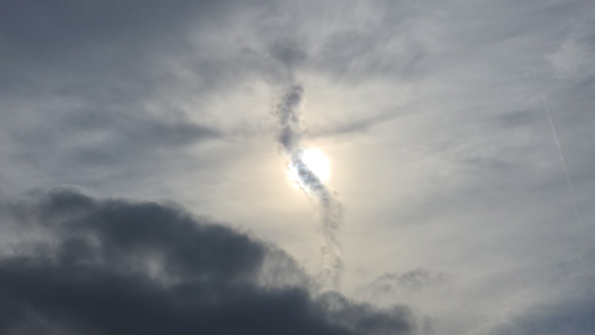 asamin2011's tweet photo. 登り竜的な昨日の雲♬ https://t.co/xdV7ZMXAQW