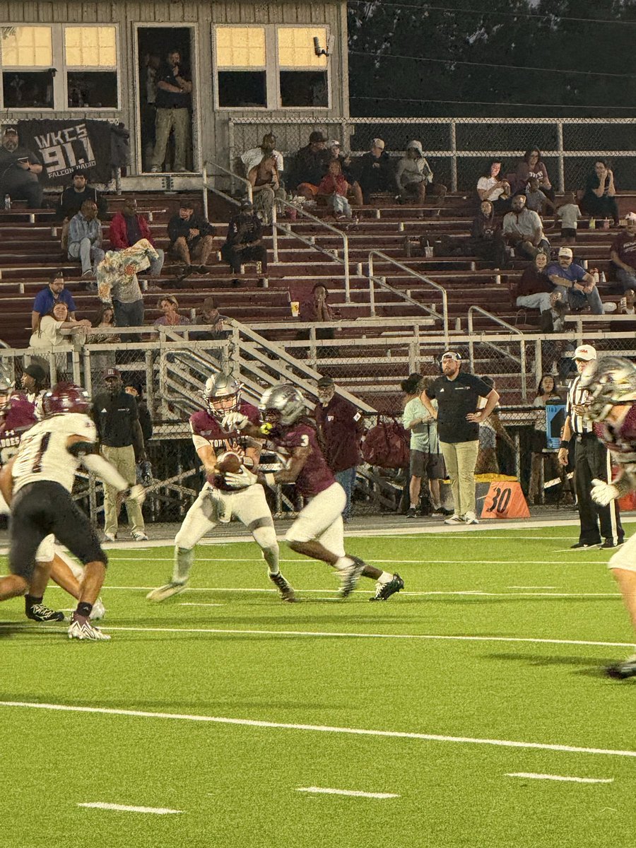 2HYPEsports's tweet photo. End of the first half ๐๐๏ธ๐ช๏ธ
Fulton ๐ฃ Falcons - 0
Alcoa ๐ช Tornadoes - 27
#TooHype @NFHSNetwork https://t.co/WOJLaHXDZE