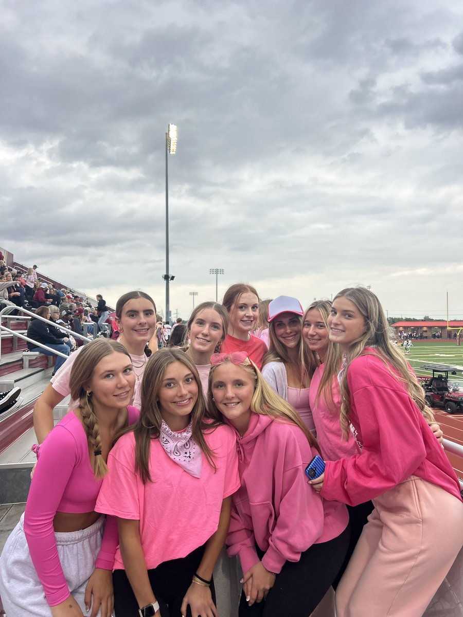 MGgirlshockey's tweet photo. @MG_Girls_Hockey Hanging out at the HC Game Tonight!
#CrimsonFamily
#CrimsonPride
@MGActivities https://t.co/fXBVoqzCEK