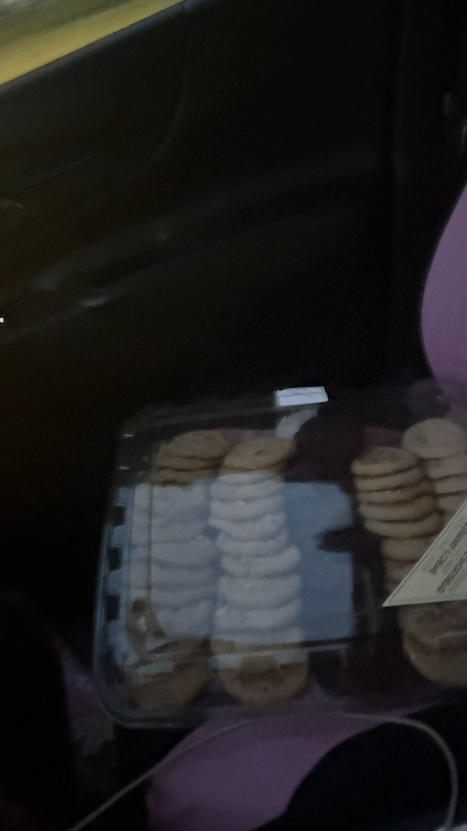 mustbemaryjane's tweet photo. my mom thought she was slick #gimmedat https://t.co/VIriVZFvbT
