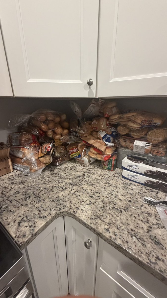 mustbemaryjane's tweet photo. my mom thought she was slick #gimmedat https://t.co/VIriVZFvbT