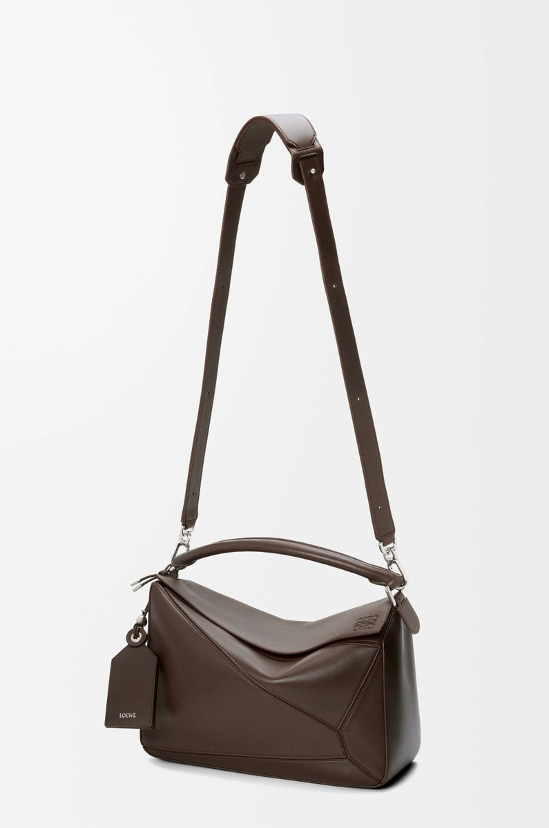 jimimendi's tweet photo. あースッキリした！
Loewe Large Featherlight Puzzle bag in nappa lambskin
https://t.co/taQ6OgSBEI https://t.co/4LjNBOrIBq