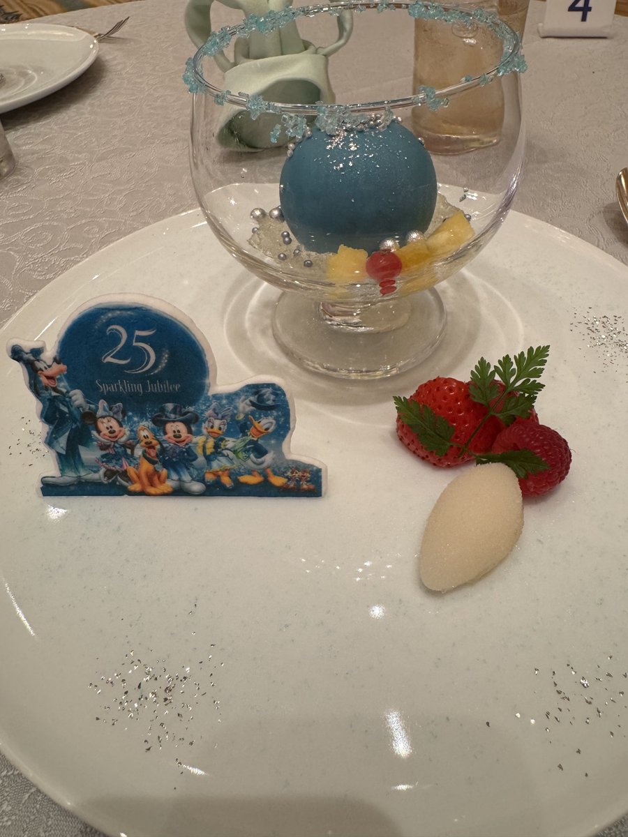 tonsukedam's tweet photo. ディズニー2日目🐭
ハロウィーンのディズニーシーとアンバサダーホテルでスペシャルランチ https://t.co/TjQXdZpg3H