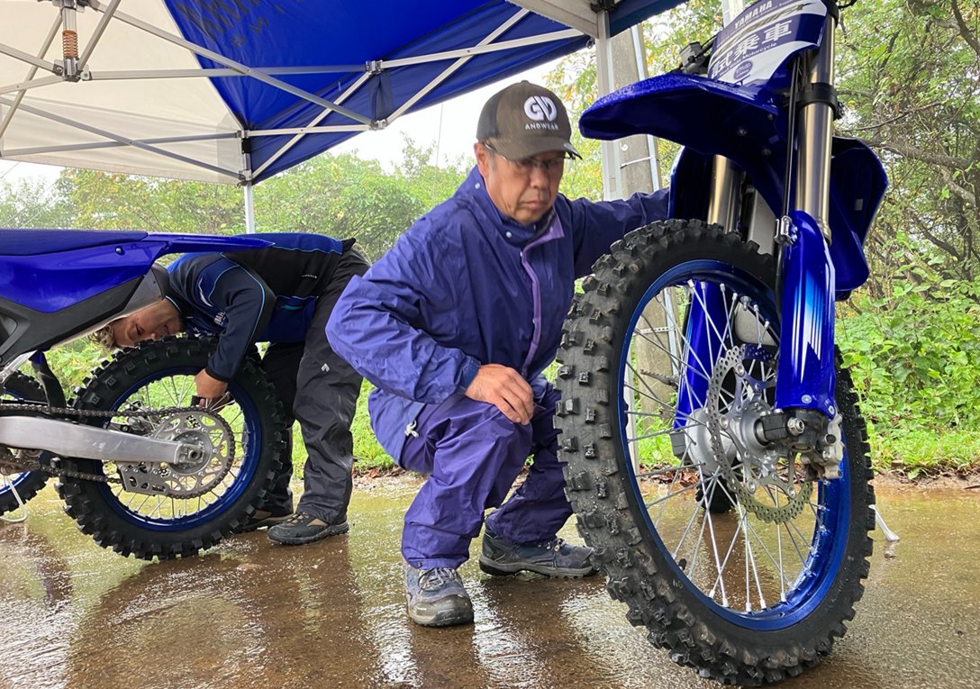 yamaha_bike's tweet photo. ╋━━━━
2027年最新YZシリーズの試乗会
スポーツランドSUGOで開催中🎊
　　　　　　　　　　　━━╋  

☂️ただいま、あいにくの空模様ですが
このあと、雨は上がる見込みです✨

スタッフ一同、精一杯の準備をしてお待ちしております‼️
どうぞお気をつけてご来場ください

本日、9/26（土）15:30 迄
￣￣￣￣￣￣￣￣￣￣￣￣
🔻YZシリーズ試乗会「BLU Camp」詳細🔻
https://t.co/5TDGCA7uwS