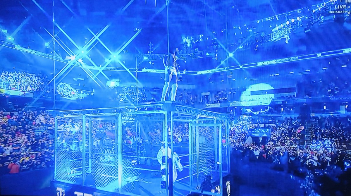 RaphW689908's tweet photo. @WWE A great visual to begin Smackdown. 

Trick Williams standing on top of the Steel Cage.

I can't remember the last time the blue brand began with this match type.

This should be good...
#Smackdown #SteelCage https://t.co/feiXaodmtg