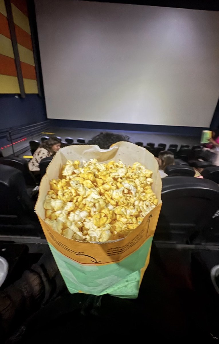 thatsallfoxes's tweet photo. 📽️🍿 https://t.co/dXEdsprHDI