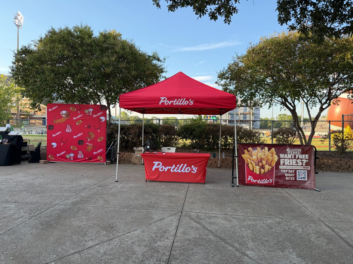 AmericanRivalry's tweet photo. We are ready to go in TX for the Arlington vs Lamar Rivalry game! 🏈

Be sure to stop by the Portillo's Beef Bus and scan the QR code for FREE FRIES or click here https://t.co/82ZoXxxxUI

#FRYDAY #weknowfridaynights #ArlingtonLamarGARS https://t.co/kUc5LgJd9R