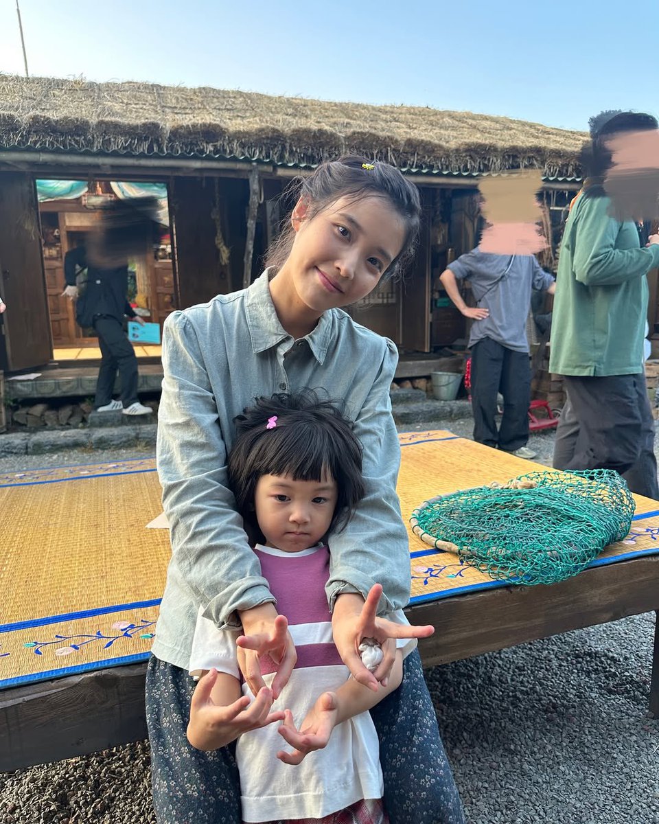 nini_iu's tweet photo. IU is going to be an amazing mom someday https://t.co/NikN1B0M77