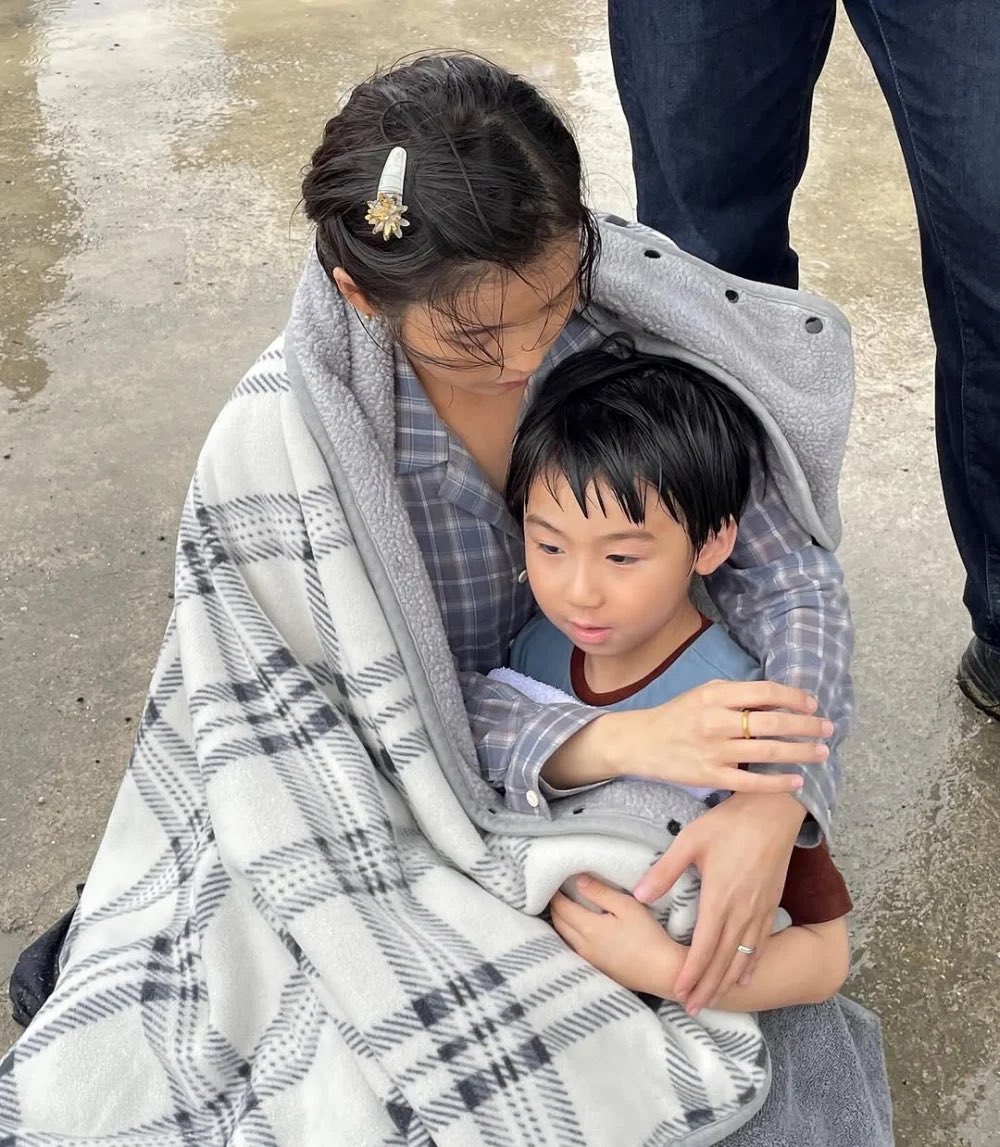 nini_iu's tweet photo. IU is going to be an amazing mom someday https://t.co/NikN1B0M77