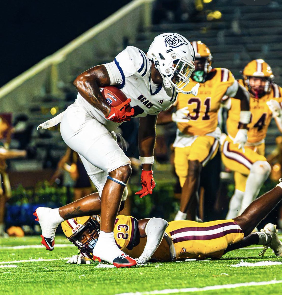 ronde_baker1's tweet photo. Week 5 Highlights!!!! (Must Watch)
(14 carries 112 and 1 td and 3rec 48 yards)
@Earvin_Moore @CoachLGeorge @Coach_Drew1 @CoachBenson12 @coachthig2 @thecoach_rob @JuCoFootballACE 

https://t.co/ntLQb76REg https://t.co/weZEDWfnKS