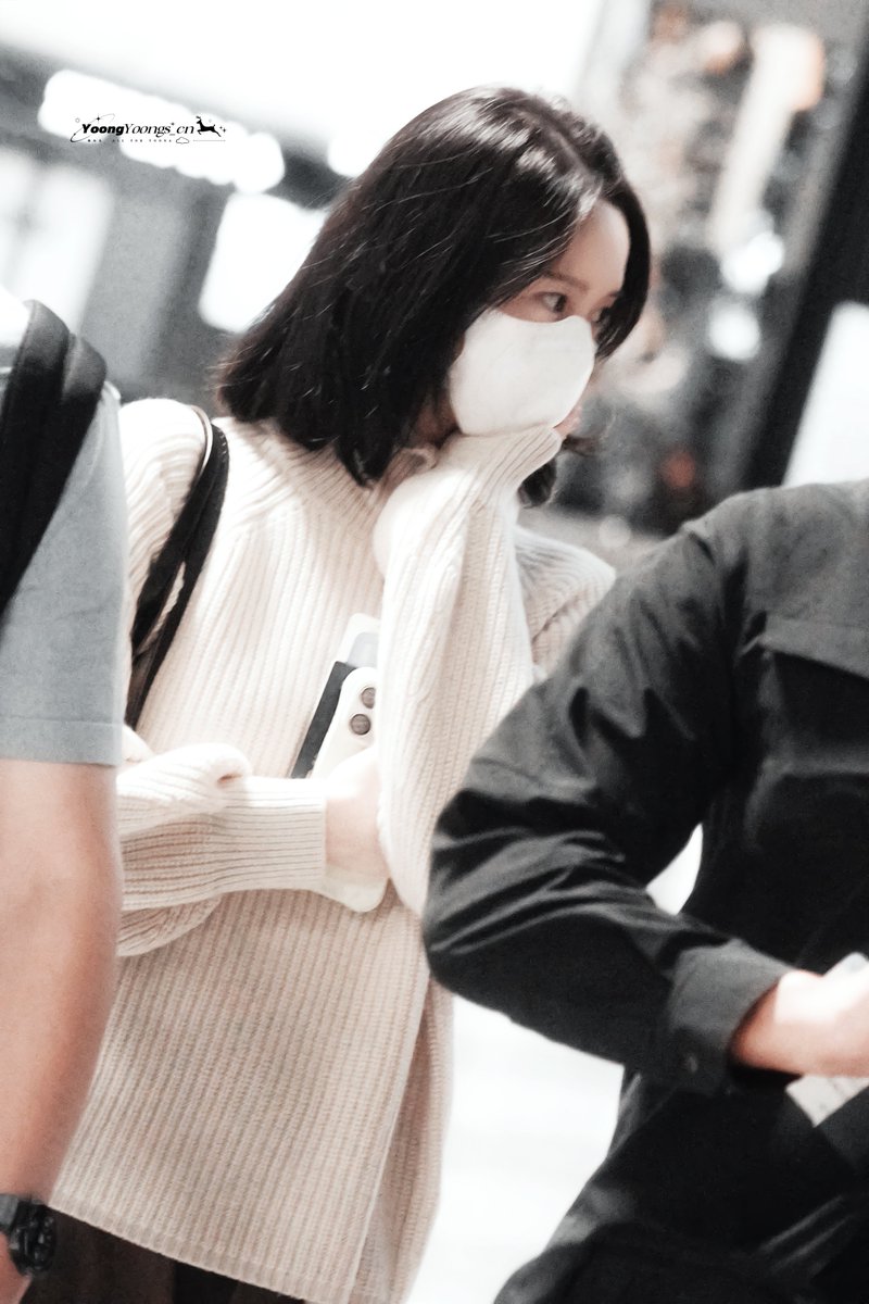 inlovewyoona's tweet photo. After a few days in Milan, Yoona is finally on her way home... 
A little angel ♥ https://t.co/zamP5cedfd