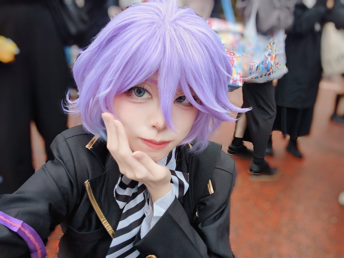 C12nIbF's tweet photo. 今日🍎で🏰にひとりインパ🎶
重加工陰キャなので、写真の🍎は存在してません😸
#Dハロ仮装2026 
#Dハロツイステ
#cosplay https://t.co/O9WAhs363I