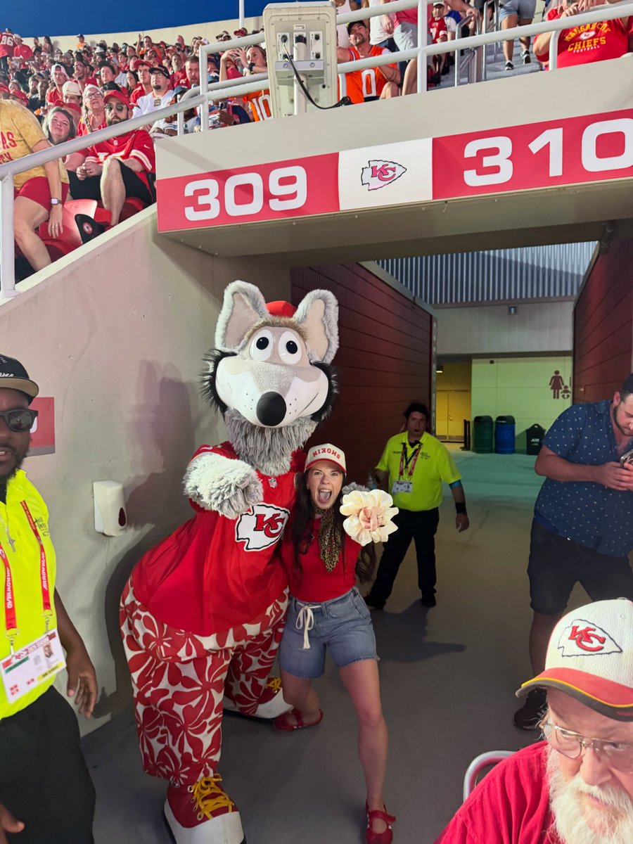 VisitMO's tweet photo. There’s nothing like being part of Chiefs Kingdom. 🏈

From the tailgate to the field, every game brings more energy, more pride and a whole lot of red and gold.

Discover more ways to celebrate Chiefs Kingdom: https://t.co/pJ0lOnEby7

— Mo 

📍 @ArrowheadKC
🏷️ @VisitKC, @Chiefs https://t.co/s3sYqhM0k8