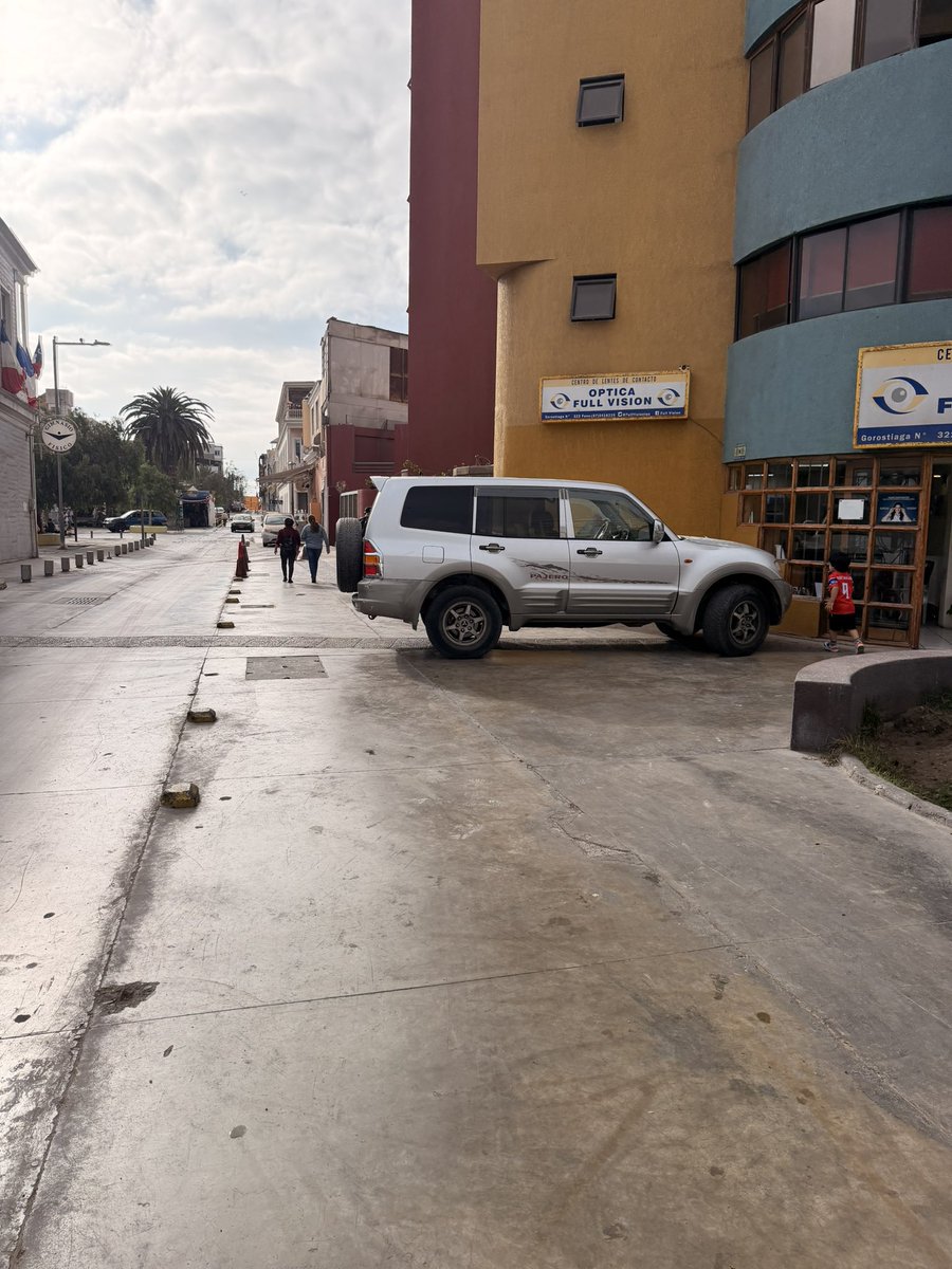 SebaTC_'s tweet photo. a esta hora los municipales ya están mimiendo en #Iquique @IquiqueDeTodos https://t.co/sUFohaXJdS