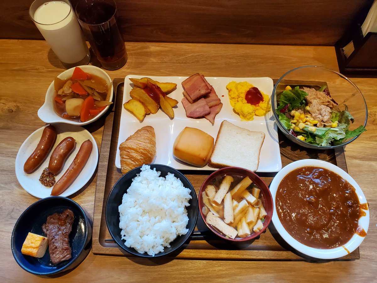 1000_gold's tweet photo. 朝ごはん🍚
普段朝少ししか食べないけどホテルの朝は食べてしまう🤤
昨日に引き続き腹パン(:3_ヽ)_ https://t.co/wUYGBjMDkc