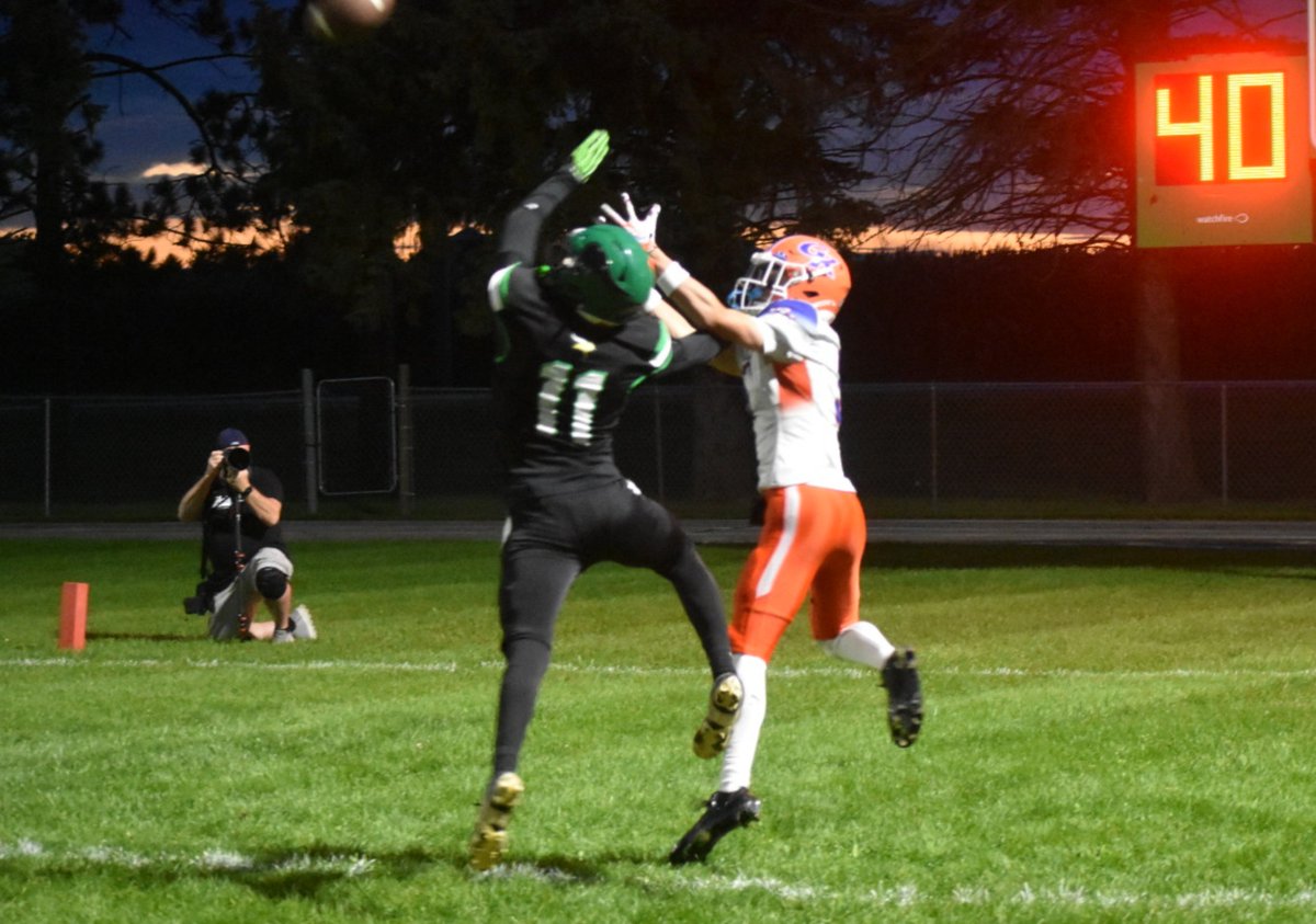 GKCogsAthletics's tweet photo. GK marches down the field and scores on their opening drive as Jaiden Lee connects with Kash Sunderlage for a 27-yard touchdown pass! Adrian Leon's kick is good.
GK 7, North Boone 0.
8:01, 1st Qtr. https://t.co/E99rmFbFCy