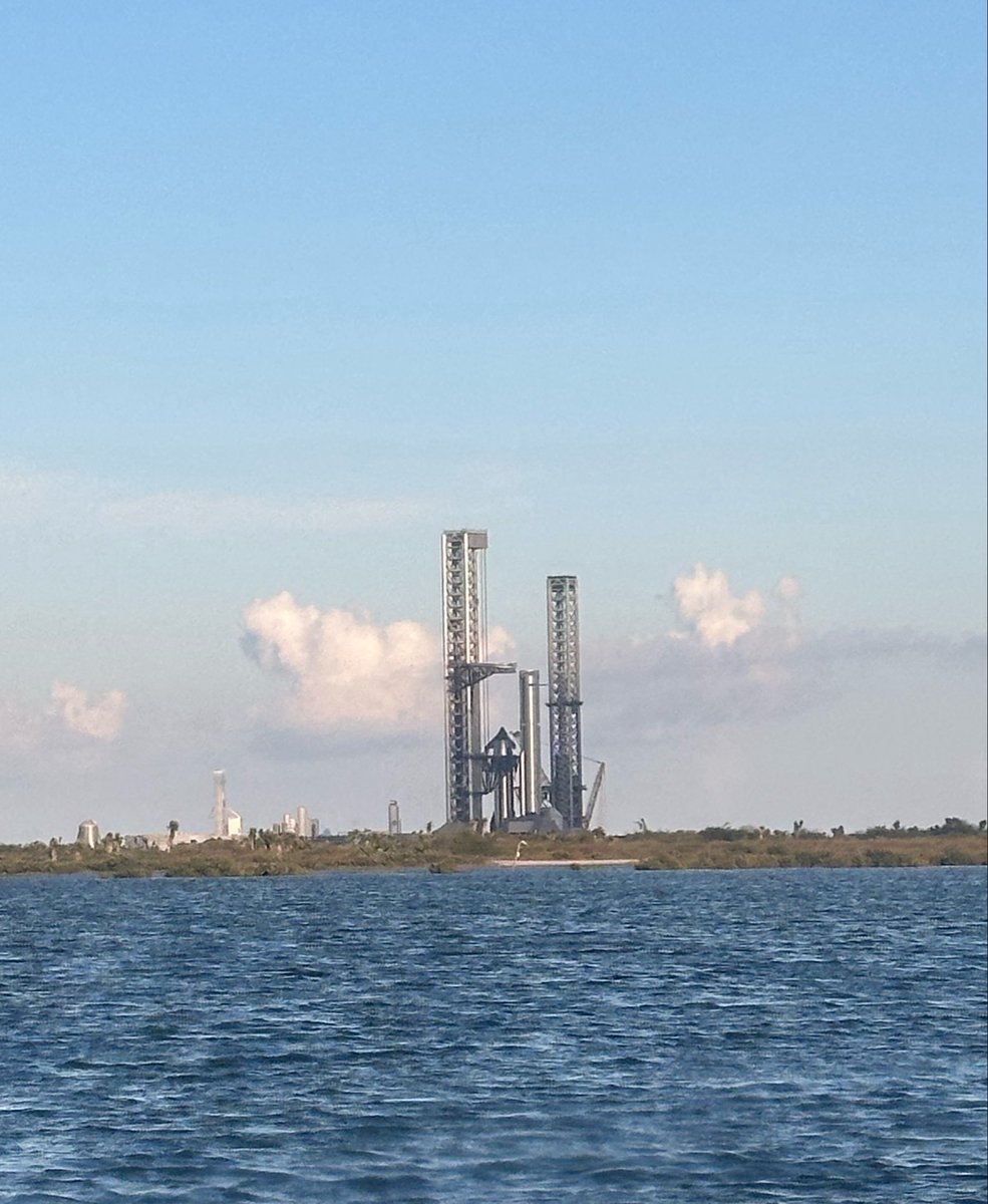 BoosterTribe's tweet photo. Come work at SpaceX to get this view. https://t.co/VnmUhEoAuZ