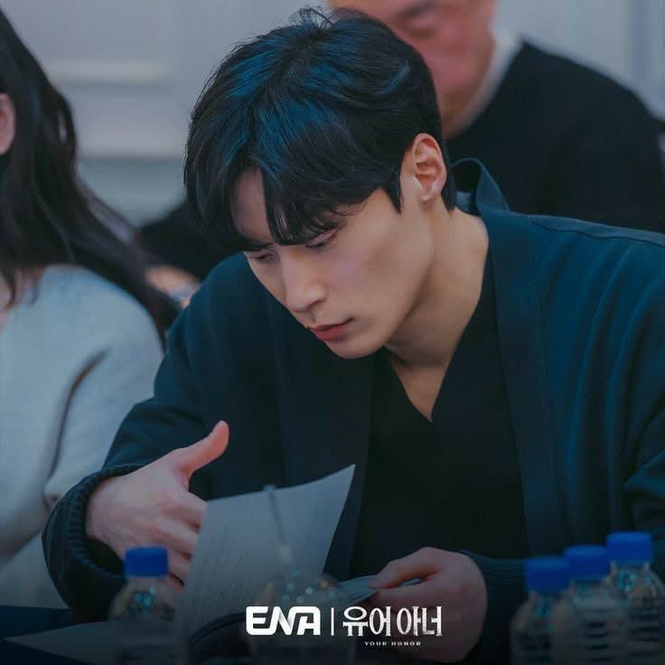 forHeoNamjun's tweet photo. just thinking about heo namjun at his drama script reading... we’re getting more soon!

#HeoNamjun #허남준 https://t.co/IJWx1Lrbj7