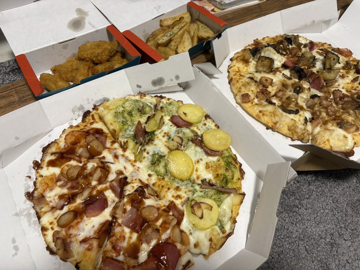 sVAxi7's tweet photo. 昨日のピザパーティー
思い出したらお腹減ってきた https://t.co/ozZ37Smt2O