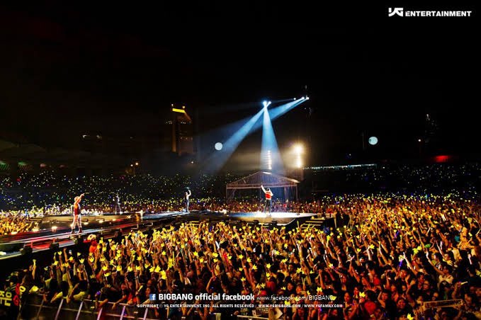 museofdae's tweet photo. BIGBANG in Kuala Lumpur Malaysia venue growth💛:-

BIGBANG Alive Galaxy Tour (2012) - Stadium Merdeka, approximately 15,000 attendees

BIGBANG MADE World Tour (2015) sold out for 2 days - Axiata Arena, approximately 12,000 attendees in 1 day. 24,000 attendees for both days.

BIGBANG COSMOS World Tour (2027) sold out for day 1 and day 2 pre-sale - TM Stadium National, approximately 65,000 attendees in 1 day. 130,000 attendees for both days.

#BIGBANGinKL
