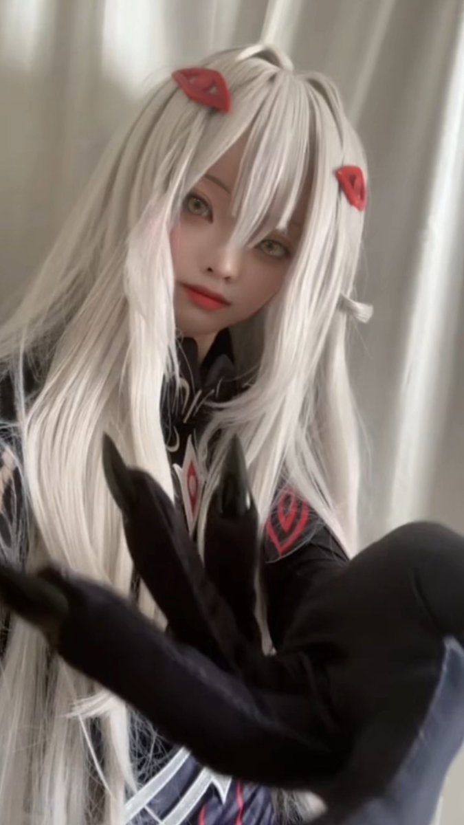 wlachano0's tweet photo. genshin cosplay

　ロノヴァ　死の執政 https://t.co/m3xtgmI6C0