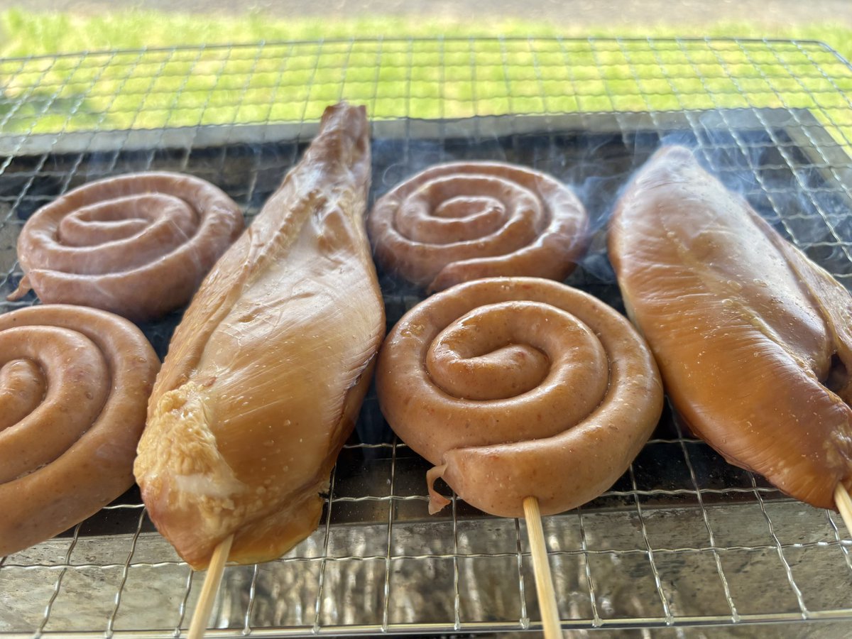ShirotaKOUBO's tweet photo. 9月29日(火)まで
青葉台東急フードショー
自家製ハム
催事出店

10月3日(土)＆4日（日）
東京クラフトフェスティバル
炭火焼出店

ギフト発送承ます
店舗共々
はむ張ります

https://t.co/WF41Q8Sdxa

#成城城田工房
#うずまきちゃん
#東京クラフトフェスティバル
#手紙社 
#青葉台東急スクエア https://t.co/9szy09OAVy