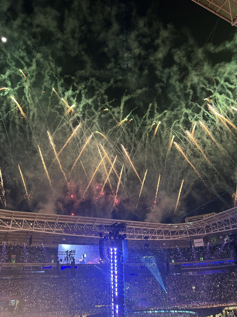conexaojao's tweet photo. Não que seja uma novidade, mas os fogos são sem barulho. 🎆 https://t.co/NBGhiR3Lco