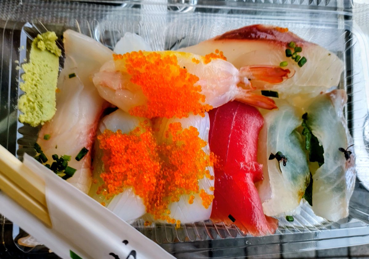 Fk857762's tweet photo. やっぱり寿司。うまい🍣😋
試合前にはたまらん✌️
#renofa #唐戸市場 https://t.co/AtoQkXCPSL