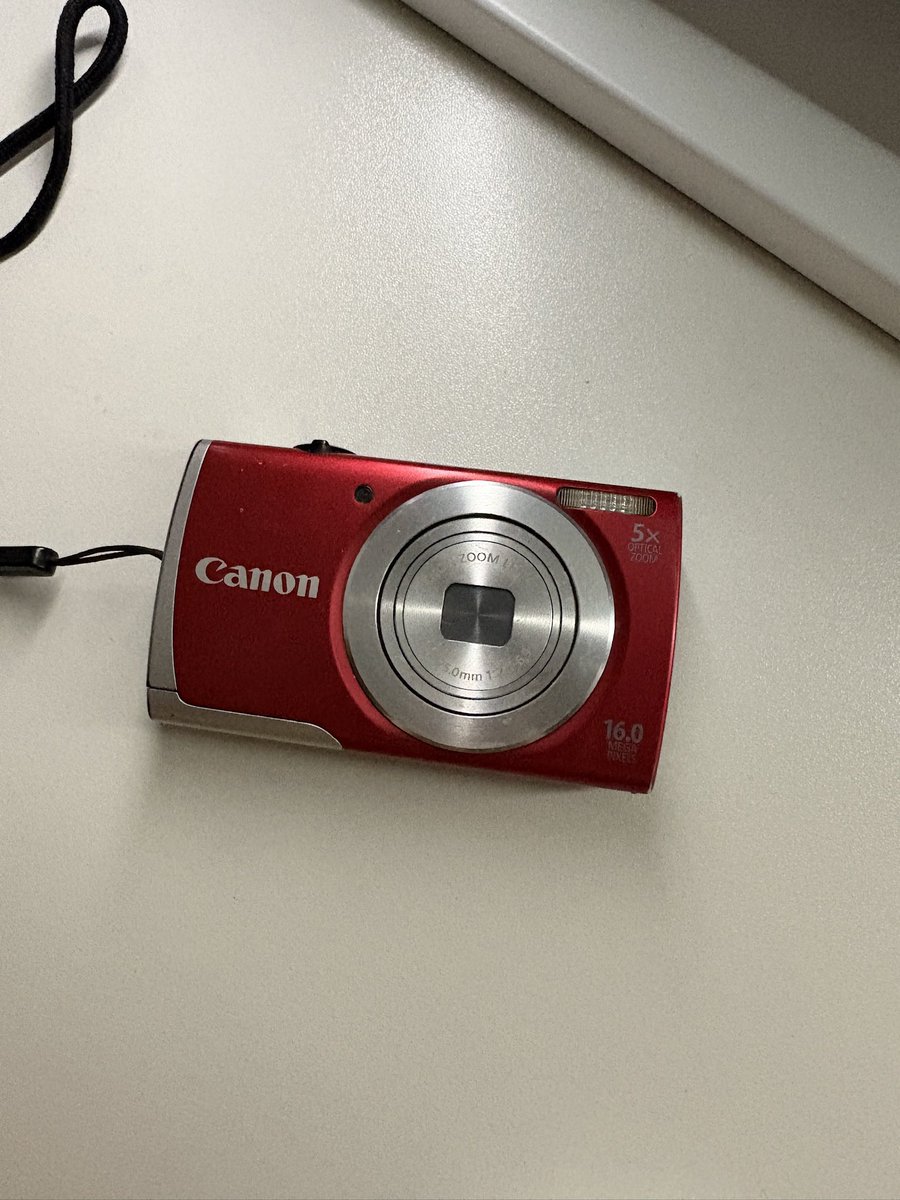 matchaeyah's tweet photo. WTS | Canon Powershot A2500

- 16 megapixels
- 5x optical zoom lens

issues: lens dust when zoomed in, no cover on the usb port,&amp;  minimal black spots on the exterior of the camera 

inclusions:
- sd card
- battery
- charger

mop: gcash 
mod: lalamove/j&amp;t https://t.co/JY0BHtr23X