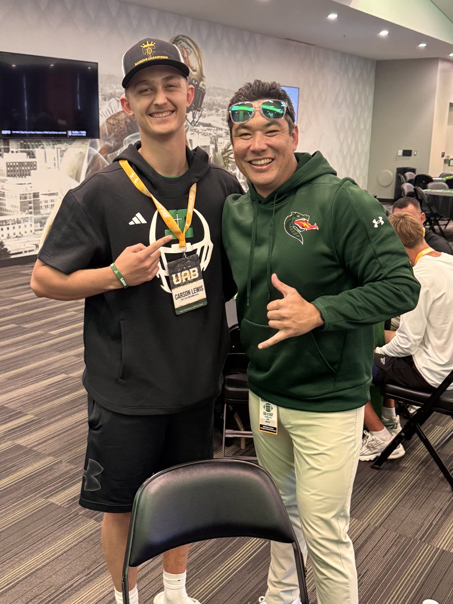 qb_carson's tweet photo. Thank you to Coach @Alex_Mortensen_ and @CoachD_Mitch and the @UAB_FB crew for hosting tonight! Great talking with you both, as always!
@raisingchamps_ @HallTechSports1 @FieldView_1 @JCCHS_FB
#GoBlazers
#nevernotworking https://t.co/VzlfgogT89