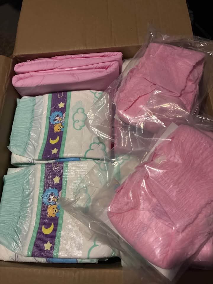 MommyAlexc3ad's tweet photo. I’m a abdl lovely mommy that diaper and take care of baby and also breastfeed them 24/7 feel free to dm mommy https://t.co/iwjechs2DQ