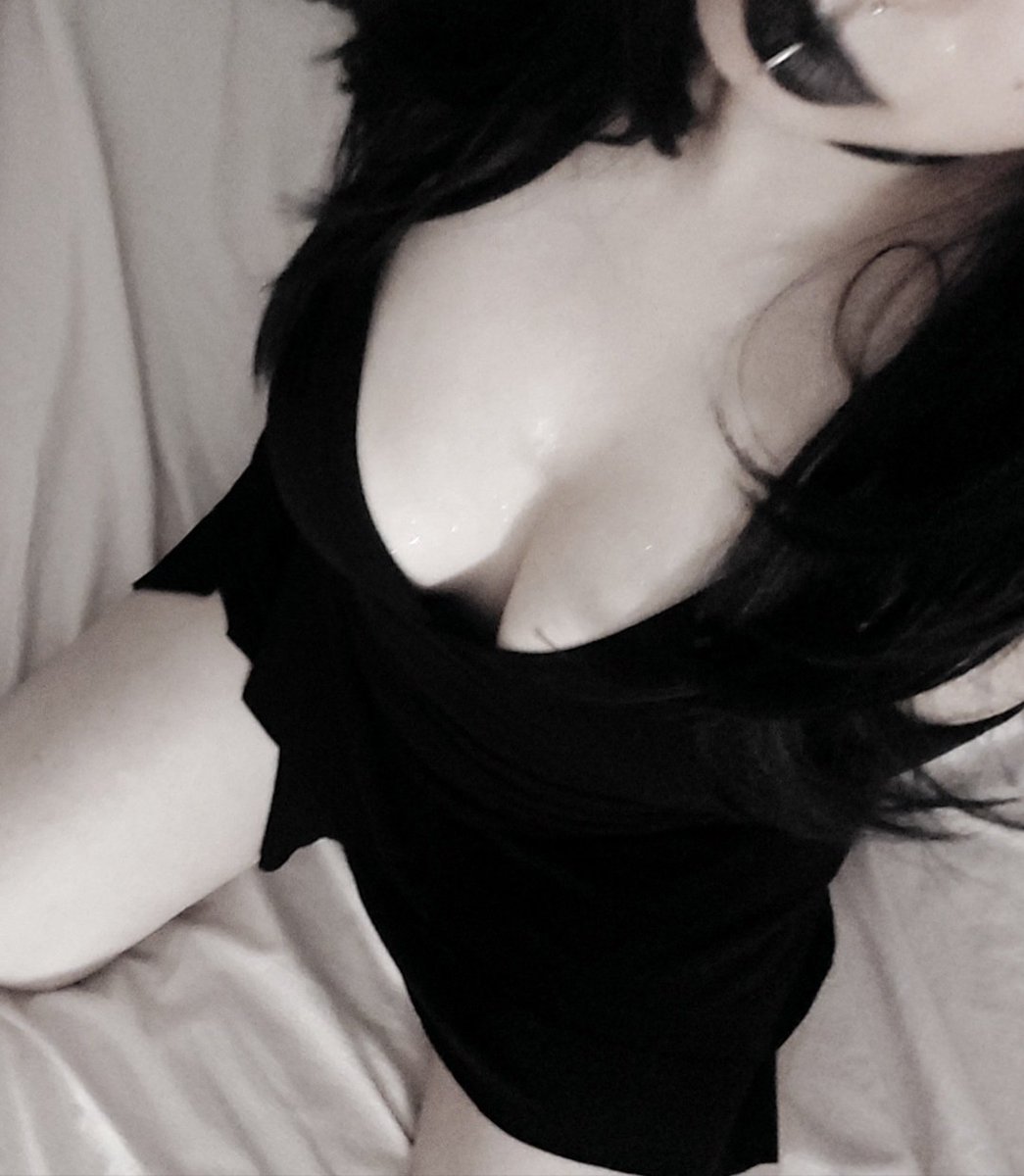 vamp_sized_bite's tweet photo. earlier tonight 🖤
#nsfwtwt https://t.co/WVx3Amgqvj
