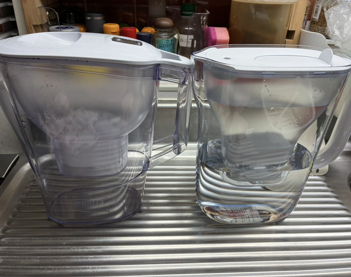 TomTomTomy's tweet photo. ブリタの浄水器がモデルチェンジ
で購入

昔のモデルの様に上のカバーにぱかっと開く蓋がついたので便利

左が旧、右が新 https://t.co/yTI34yp0E0