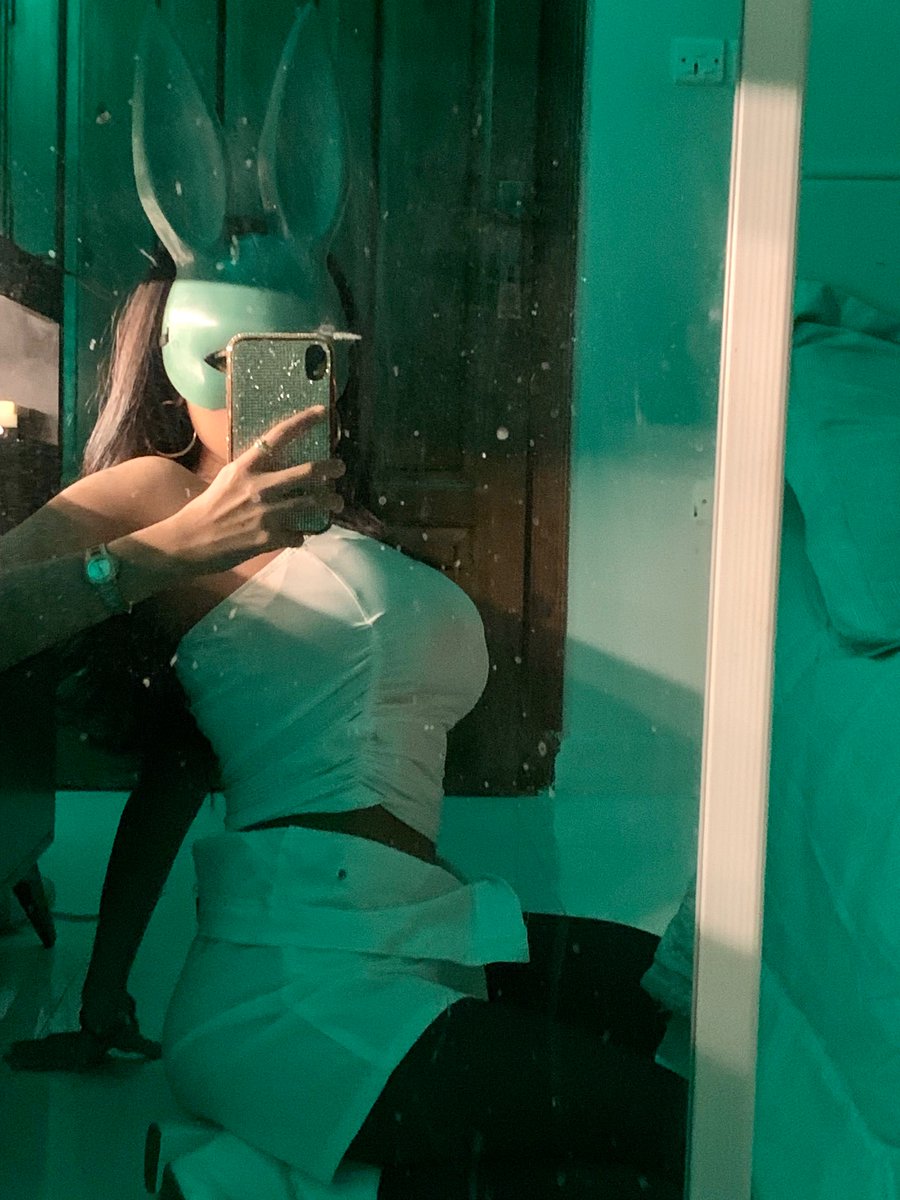 urfavbaddieruby's tweet photo. Green Bunny https://t.co/rqgQZ2dGJv