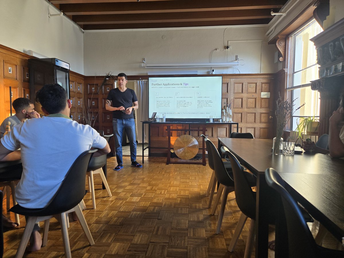 GuralNuriyev's tweet photo. @brunoreisnet sales game > hbs https://t.co/U2S3dAP3vR