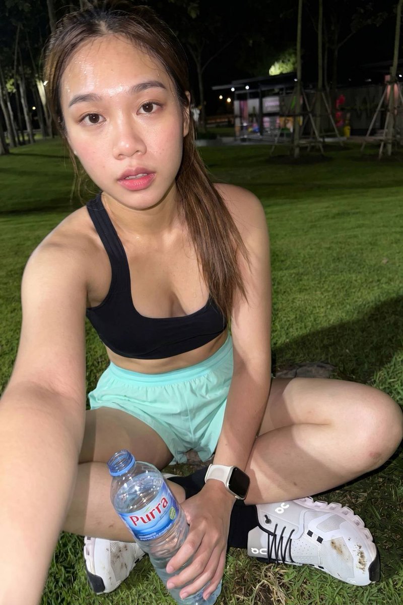 GeeNaazaa's tweet photo. หลบฝนห้องเรา ก็เปียกเหมือนกันนะ แฉะเลยอะะ #เรียลหญิง #fwbรังสิต https://t.co/J6nIJhop5i