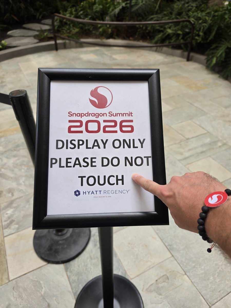 AlexDuicu's tweet photo. Danger is my middle name.
#Gifted_By_Snapdragon
#SnapdragonSummit
#ShotOnSnapdragon https://t.co/TjGlhBieGZ