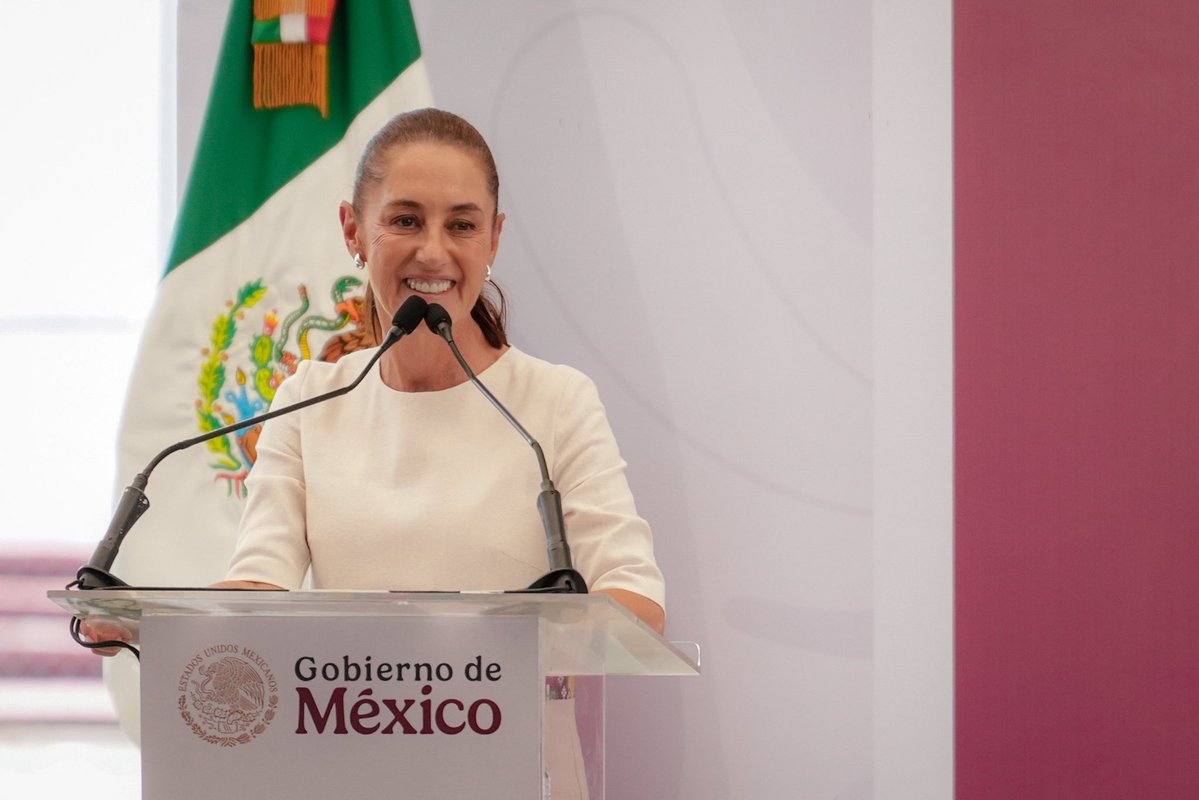 Mary_Luisa_AG's tweet photo. En Tabasco acompañamos a nuestra Presidenta @Claudiashein en su informe, como parte de la gira #HonestidadYResultados, junto al gobernador @TabascoJavier e integrantes del @GobiernoMX. 🤝🏽🇲🇽

Ante el pueblo tabasqueño, compartió los avances y acciones de su administración para seguir impulsando el bienestar y el desarrollo de esta bella entidad. 💚