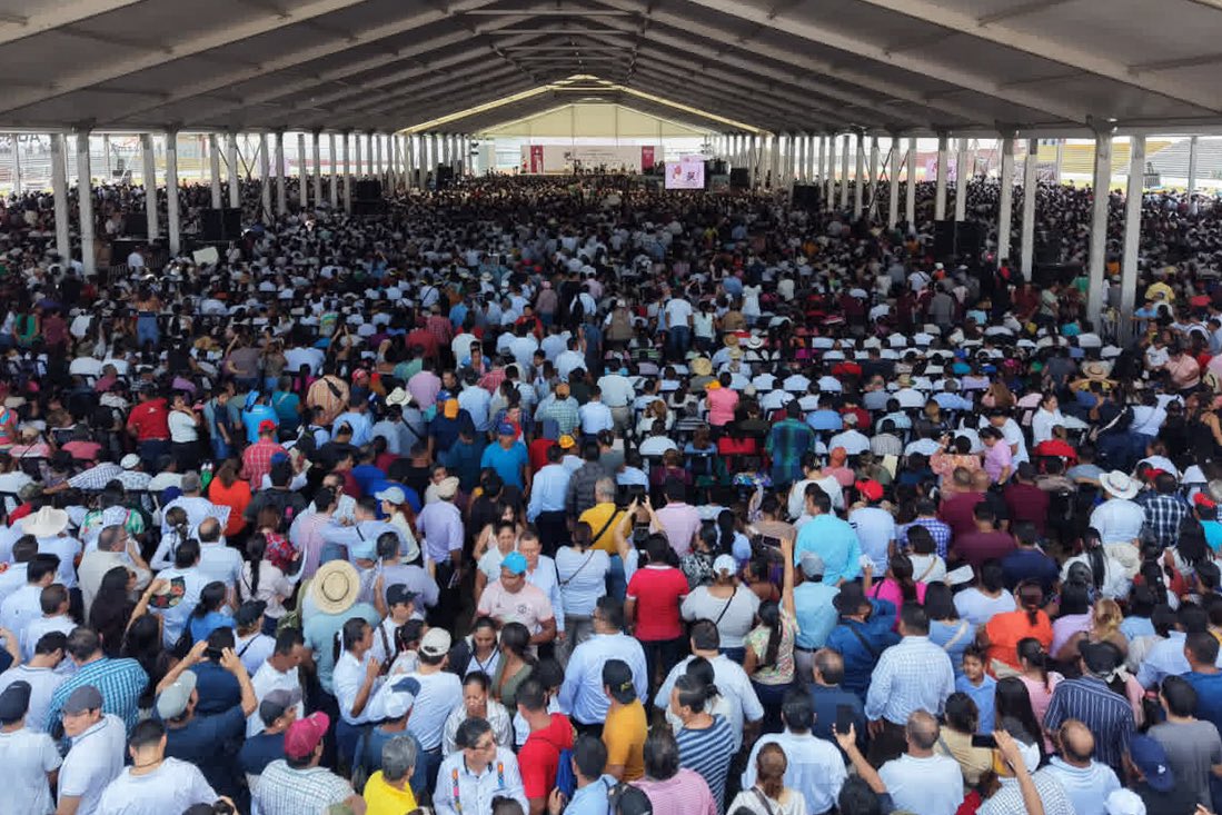 Mary_Luisa_AG's tweet photo. En Tabasco acompañamos a nuestra Presidenta @Claudiashein en su informe, como parte de la gira #HonestidadYResultados, junto al gobernador @TabascoJavier e integrantes del @GobiernoMX. 🤝🏽🇲🇽

Ante el pueblo tabasqueño, compartió los avances y acciones de su administración para seguir impulsando el bienestar y el desarrollo de esta bella entidad. 💚