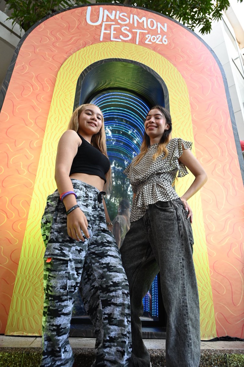 unisimon's tweet photo. 🔥😎¡ Así se vive Unisimón Fest 2026! 

👕Nuestros estudiantes ya se pusieron la camiseta, se sumaron a la fiesta y están haciendo de esta edición algo muy suyo. 🥳

📸 Aquí les dejamos algunas de las caras que ya hacen parte de esta historia. https://t.co/Fc9p1O0BKt