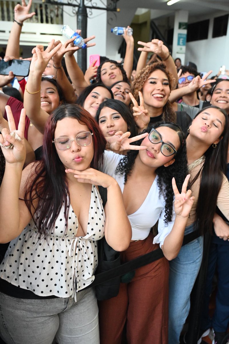 unisimon's tweet photo. 🔥😎¡ Así se vive Unisimón Fest 2026! 

👕Nuestros estudiantes ya se pusieron la camiseta, se sumaron a la fiesta y están haciendo de esta edición algo muy suyo. 🥳

📸 Aquí les dejamos algunas de las caras que ya hacen parte de esta historia. https://t.co/Fc9p1O0BKt