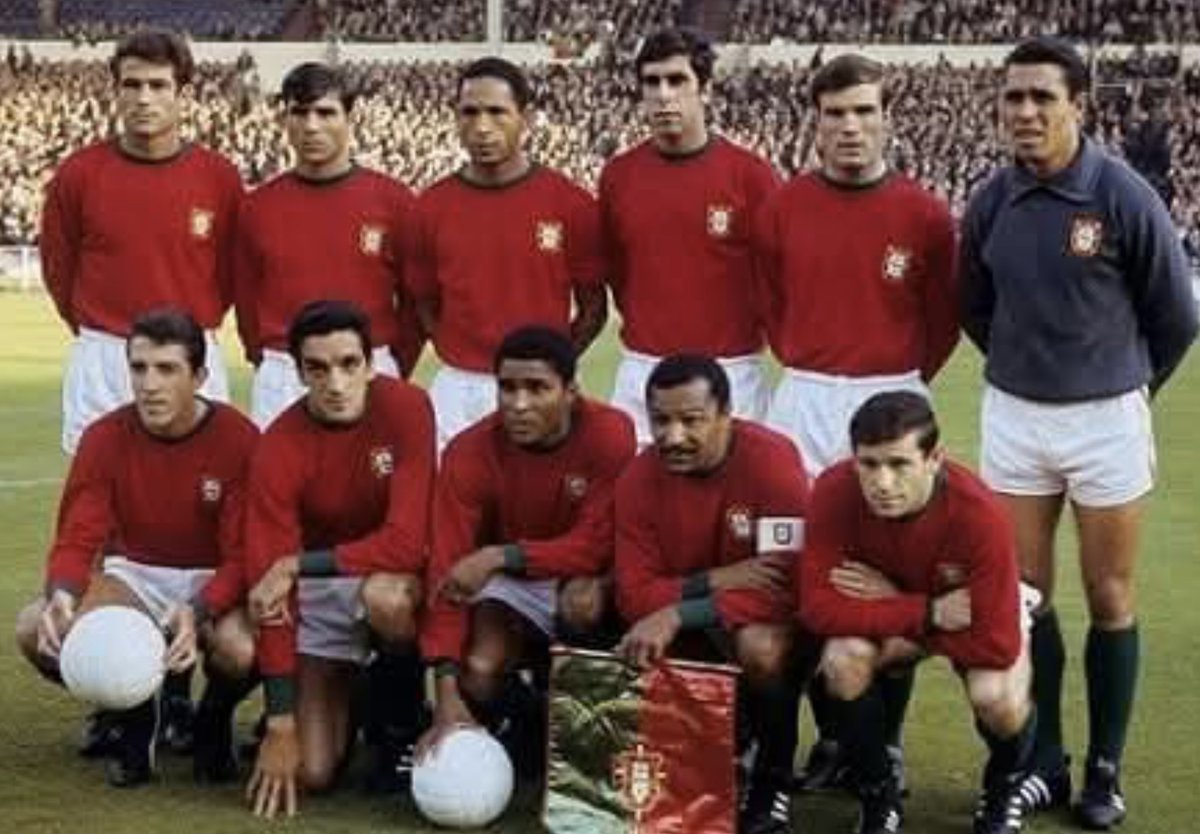eldoctorpelaez's tweet photo. PORTUGAL,SU PRIMER MUNDIAL,1966. Arriba izq/de: Baptista, Jaime G, Hilario, Festa, José Carlos, Pereira. Abajo iz/de: José Augusto, Torres, Eusebio, Coluna ,Simoes. Ganó a: Hungría, Bulgaria,Brasil,Corea del Norte. Perdió con Inglaterra y fue tercera ante U Soviética.Dt O Gloria https://t.co/pAyyQ94tNn