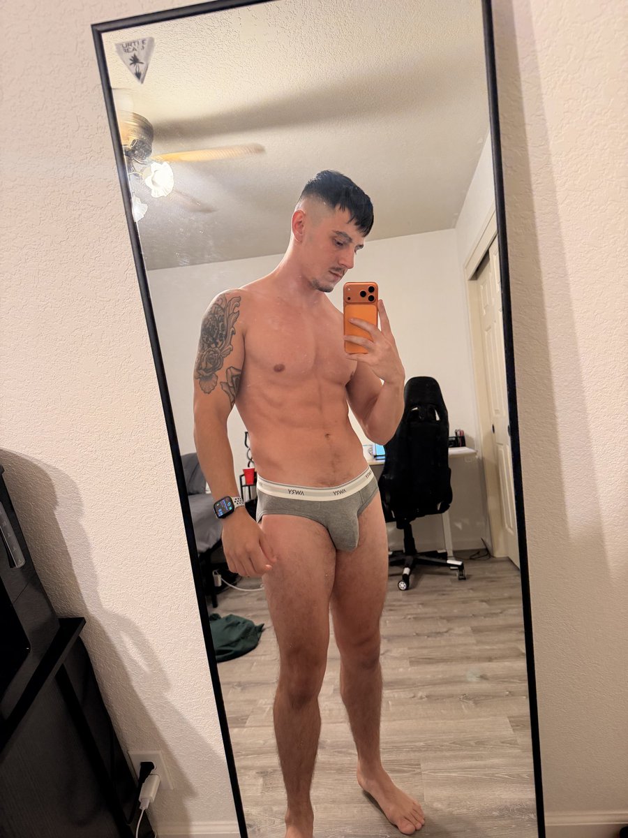 aleal51_'s tweet photo. Ready to chill in bed 🤙🏻🥵👀 https://t.co/zZp4fWOXWF