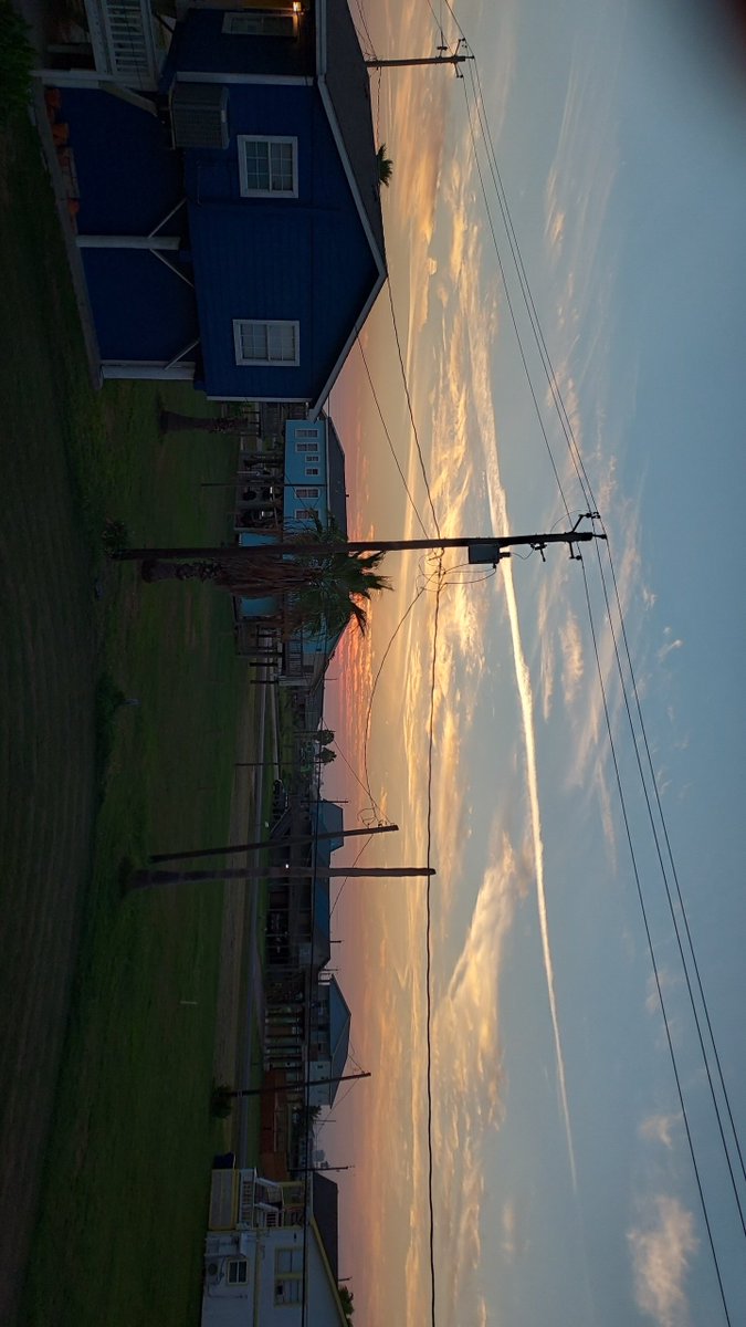 GaffordShelly's tweet photo. Surfside Beach,  TX https://t.co/ilxOp7NGVW