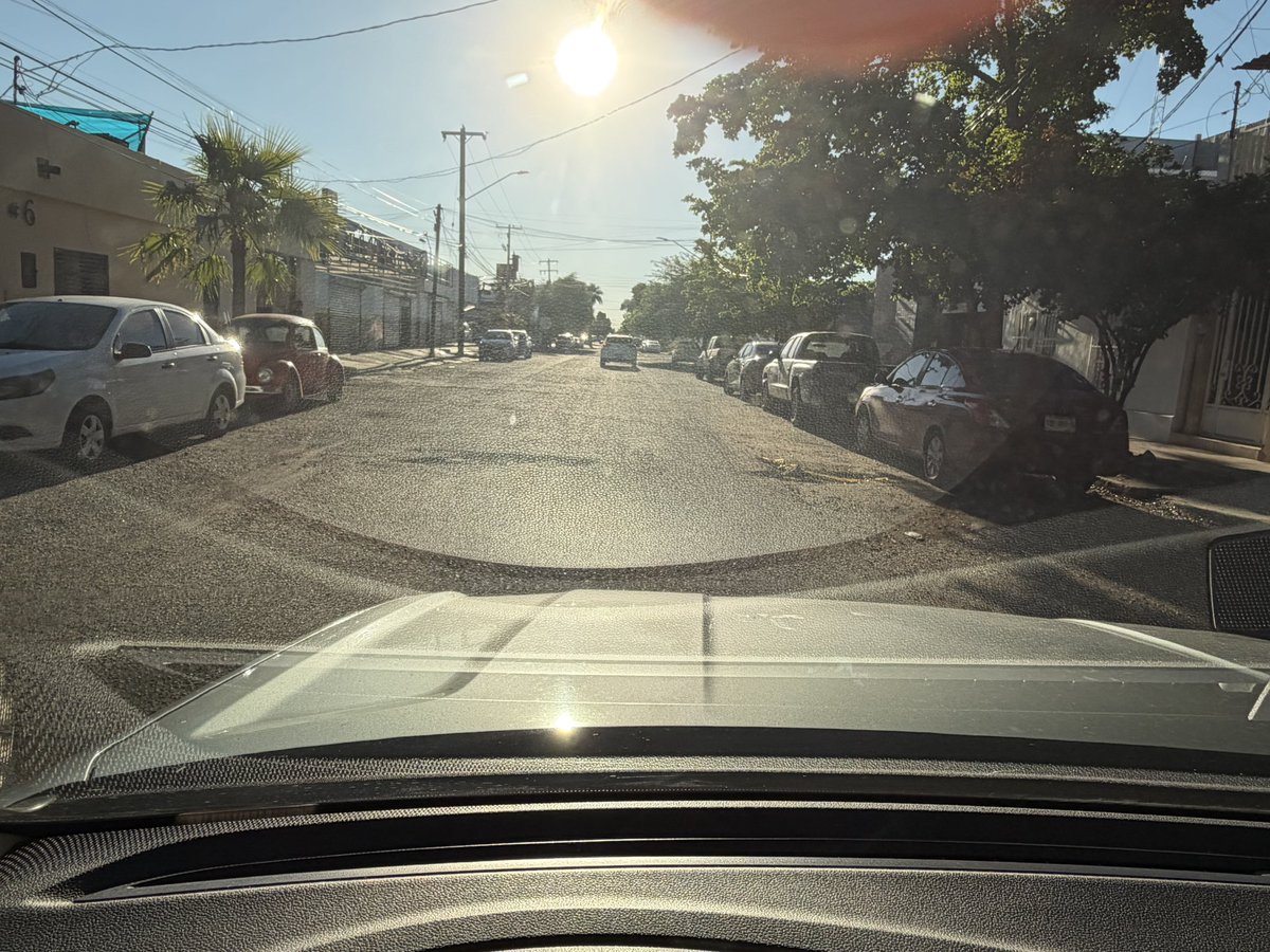 claudialegre's tweet photo. @aguahermosillo @tonoastiazaran @ProyectoPuente @TochoZayas @pichonpavlovich 1)  foto Tamaulipas  y Juárez y no hay ni un señalamiento , 2 ) foto a unos metros sobre la Tamaulipas https://t.co/Ko9SrkDUys