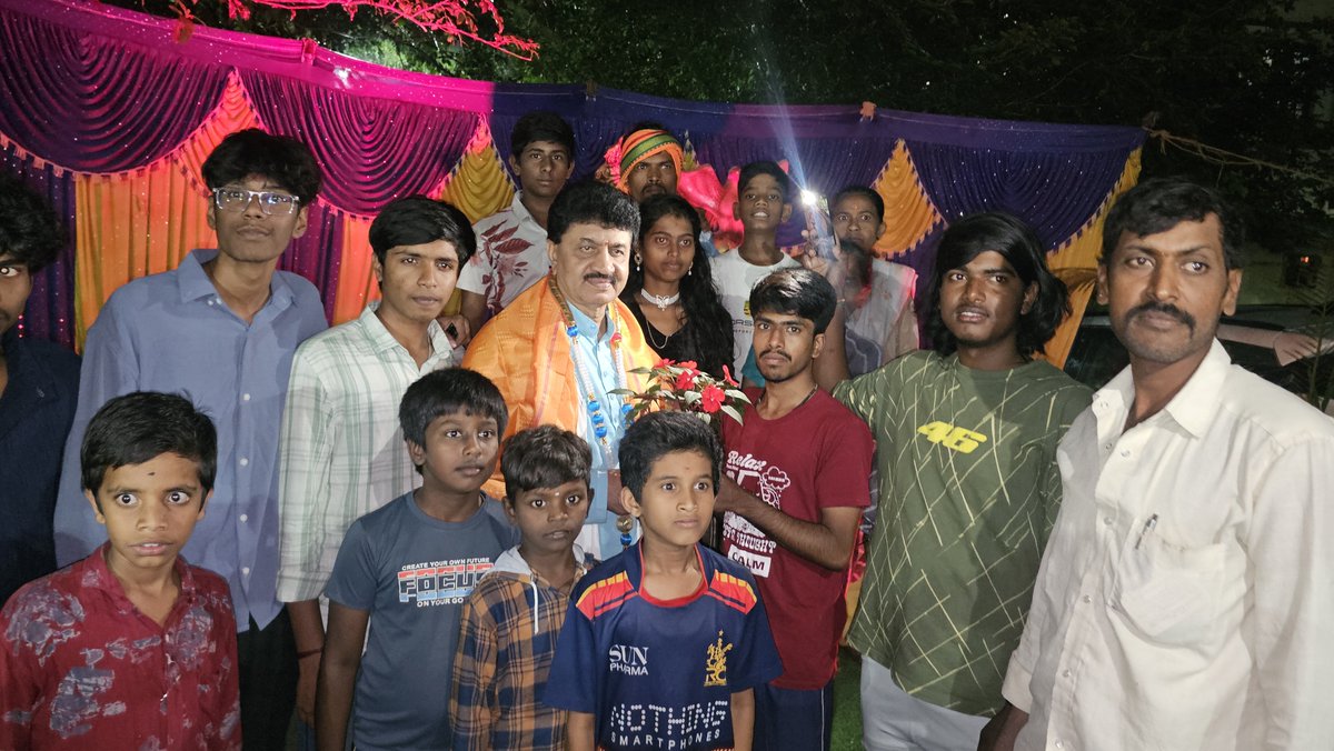 nelanbabu's tweet photo. ಸಾರ್ವಜನಿಕ ಹಬ್ಬಗಳು ಒಗ್ಗಟ್ಟಿನ ಸಾಂಸ್ಕೃತಿಕ ಸಮ್ಮಿಲನದ ಭಾವೈಕ್ಯತೆಯ ಸಂದೇಶ ನೀಡುವಂತಿರಬೇಕು.. https://t.co/sba17KlsMo