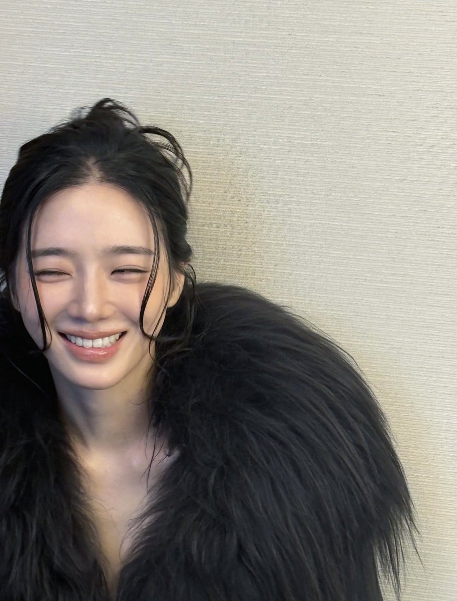 fresaxsiempre98's tweet photo. 🖤🐦‍⬛

[instagram 📸]

#ParkGyuYoung #GucciTheStoreShow #MFW #GucciSS27xParkGyuyoung #Gucci @gucci #박규영 #parkgyuyoung #ParkGyuyoungxGucci #GucciSS27 https://t.co/R6FBi4xKHe